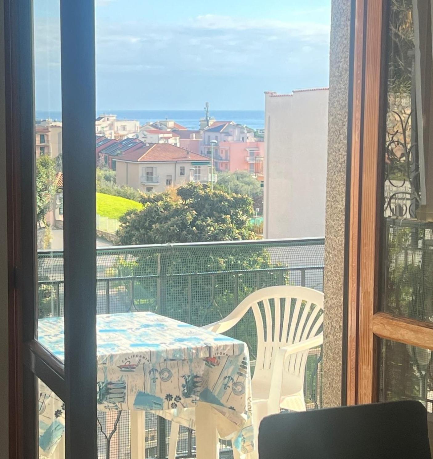 Apartment Aurora & Nicole Ideal Per Biker Con Terazza Vista Mare Parcheggio E Wi-Fi Gratuiti Пьетра-Лигуре Экстерьер фото