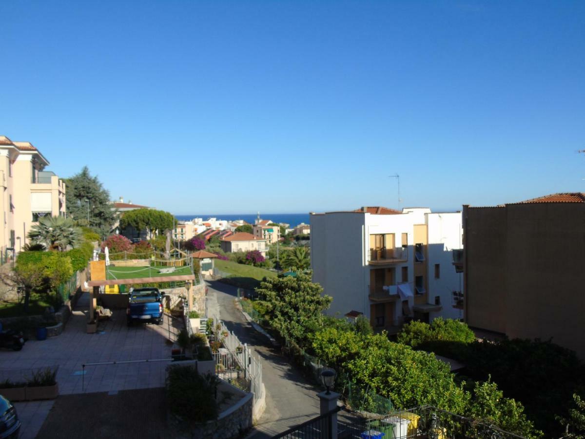 Apartment Aurora & Nicole Ideal Per Biker Con Terazza Vista Mare Parcheggio E Wi-Fi Gratuiti Пьетра-Лигуре Экстерьер фото